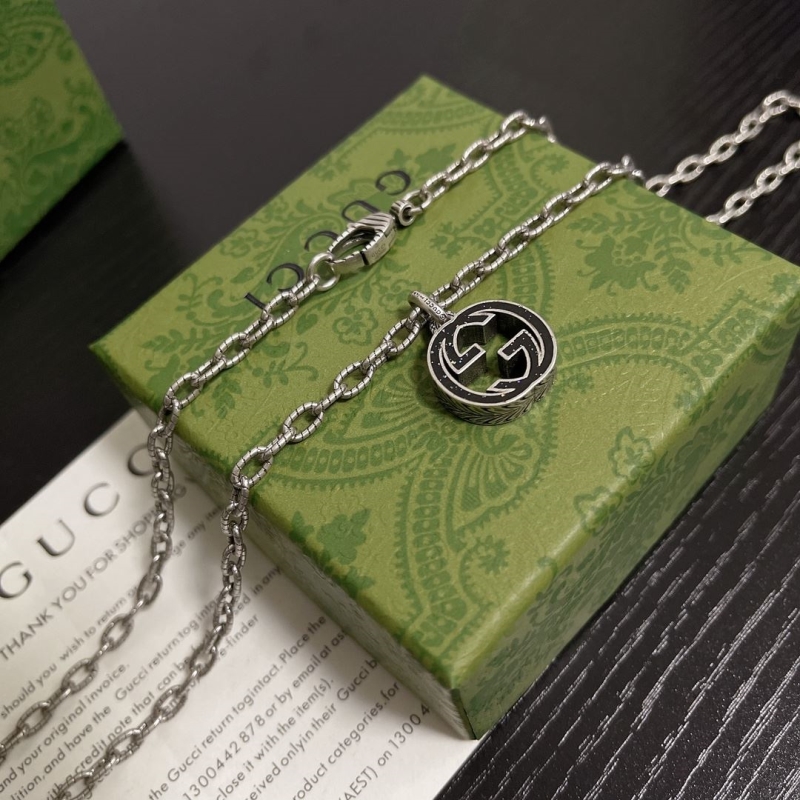 G*u*i necklaces